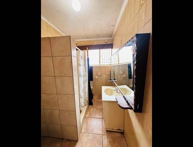 20 BEDROOM HOUSE FOR SALE IN BEDWORTH PARK